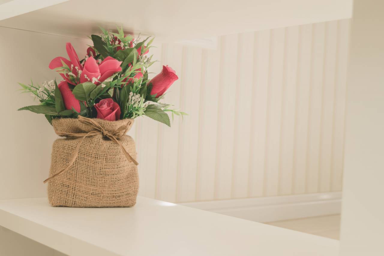 table, flowers, street, coffee, dining, white, vase, empty, window, dinner, pot, color, scene, outside, lunch, exterior, decoration, outdoors, city, setting, summer, luxury, celebration, service, place, chair, background, sidewalk, interior
, 