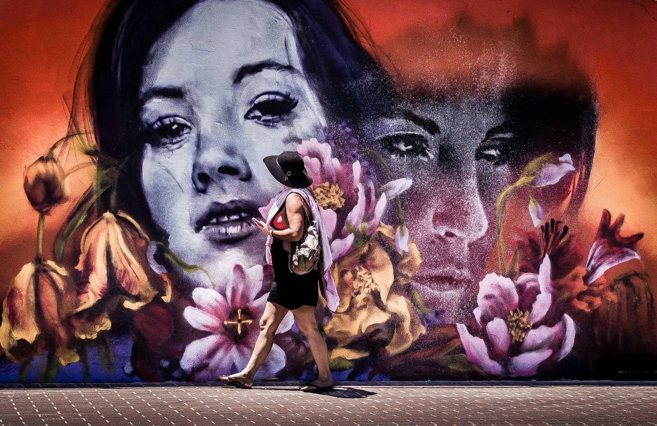 wall, art, mural, painting, flowers, man, woman, walking, travel, public, street, road, sidewalk
, 