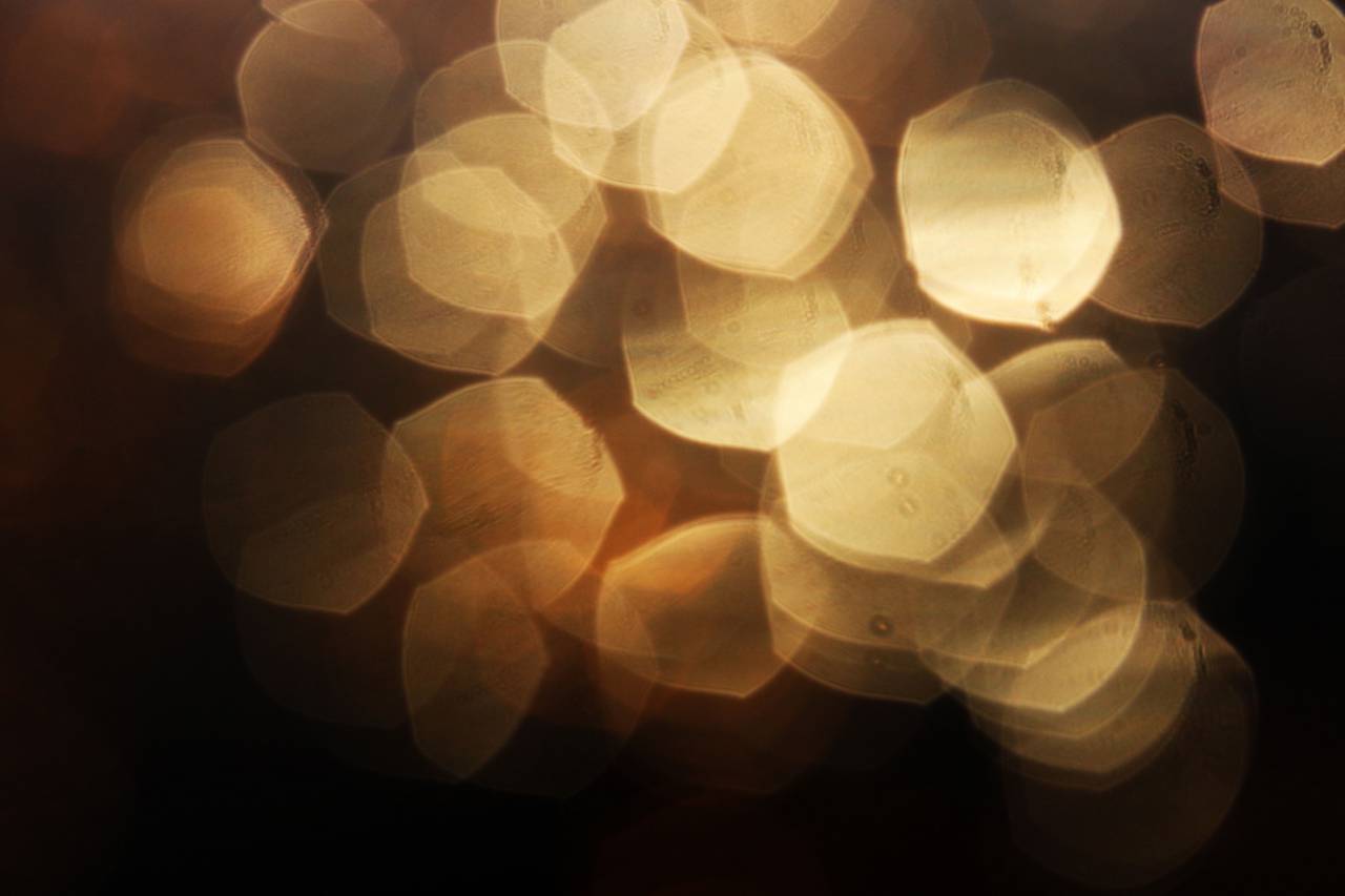 fondo;luces,desenfocado,fondos,resumen,brillante,brillante,noche,iluminado,círculo,patrón,brillante,celebración,telón de fondo,decoración,amarillo,equipo de iluminación,purpurina,multicolor,oscuro,primer plano,movimiento borroso,vibrante color,