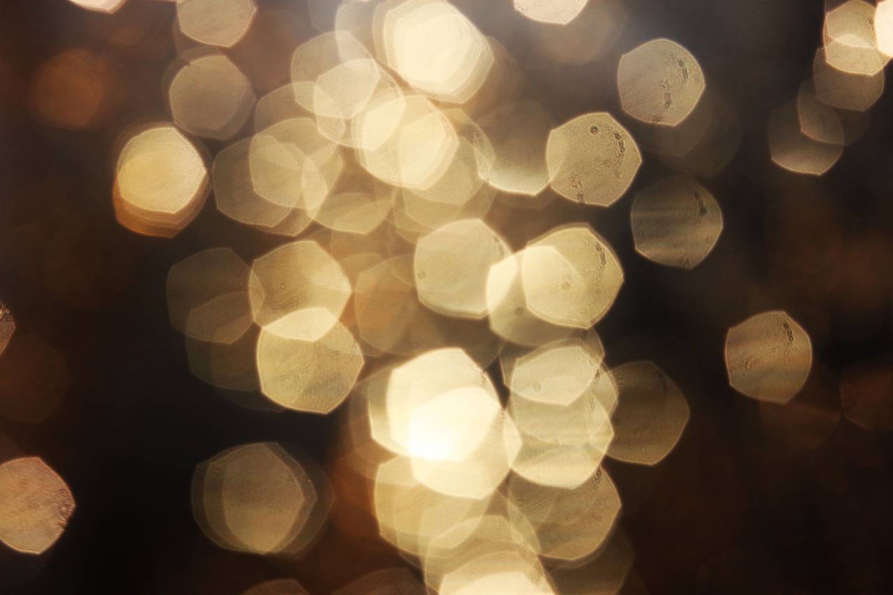 fondo;luces,desenfocado,fondos,resumen,brillante,noche,brillante,patrón,círculo,iluminado,amarillo,brillante,primer plano,decoración,celebración,equipo de iluminación,multicolor,telón de fondo,purpurina,color vibrante,oscuro,borroso movimiento,
