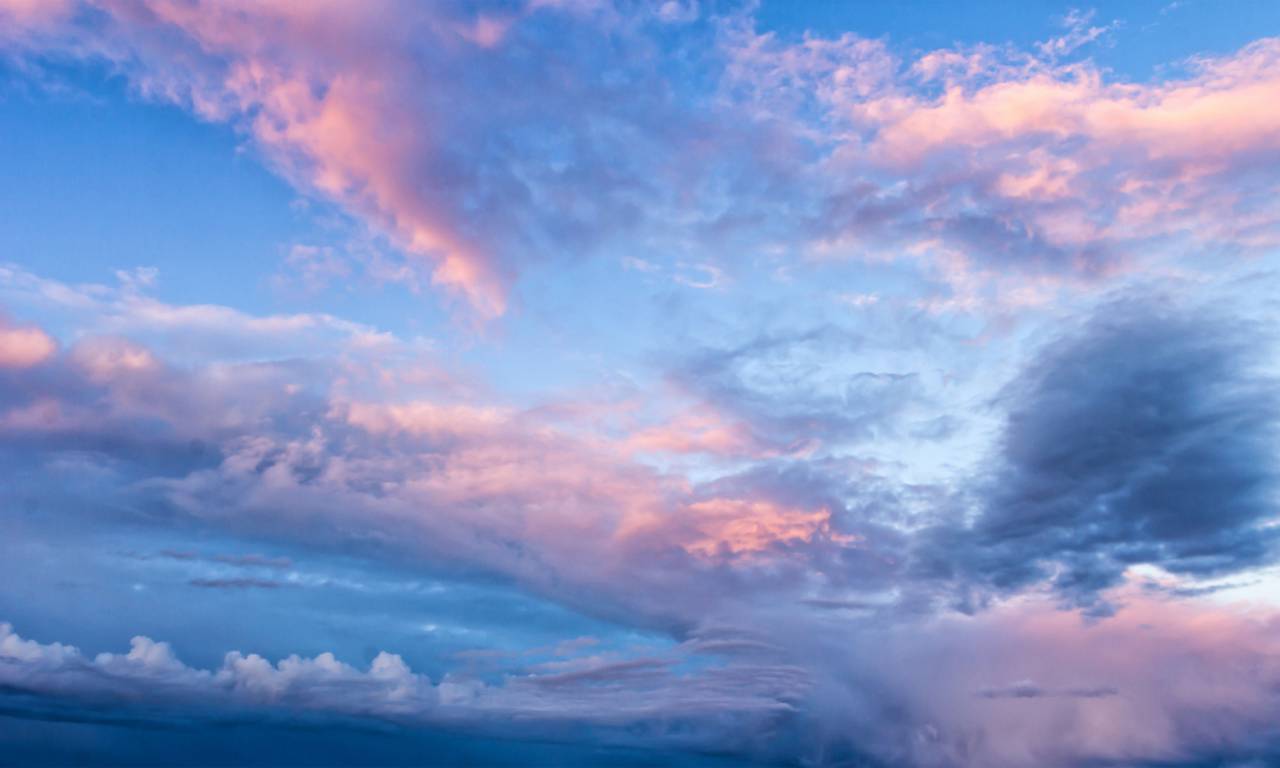 increíble;cielo,naturaleza,nube,cielo,puesta de sol,azul,clima,anochecer,al aire libre,sol,día,cielo,verano,estratosfera,fondos,belleza en la naturaleza,luz solar,nublado,cúmulo,clima,espacio,temporada,paisaje ,cielo dramático,
