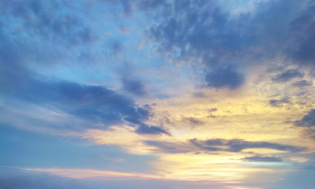 increíble;cielo,naturaleza,puesta de sol,azul,clima,anochecer,nube,cielo,sol,al aire libre,día,fondos,verano,luz solar,cielo,estratosfera,belleza en la naturaleza,escena tranquila,amarillo,amanecer,nublado,espacio,brillante ,climatizado,