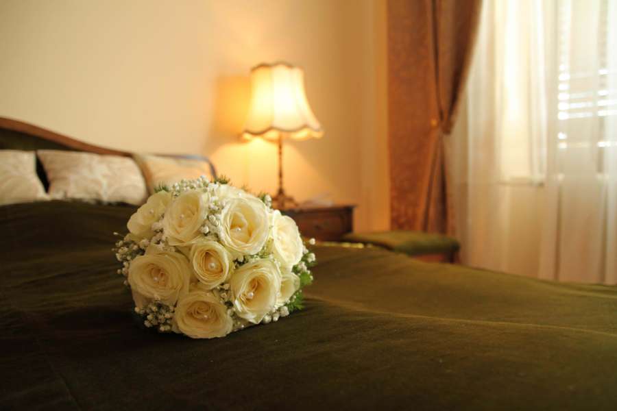 bedroom, bouquet, cushion, hotel, lamp 