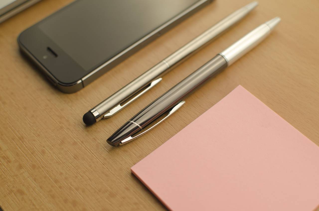 Apple, tecnología, mac, notas adhesivas, bolígrafo, notas, rosa, iphone, negro, madera, mesa,