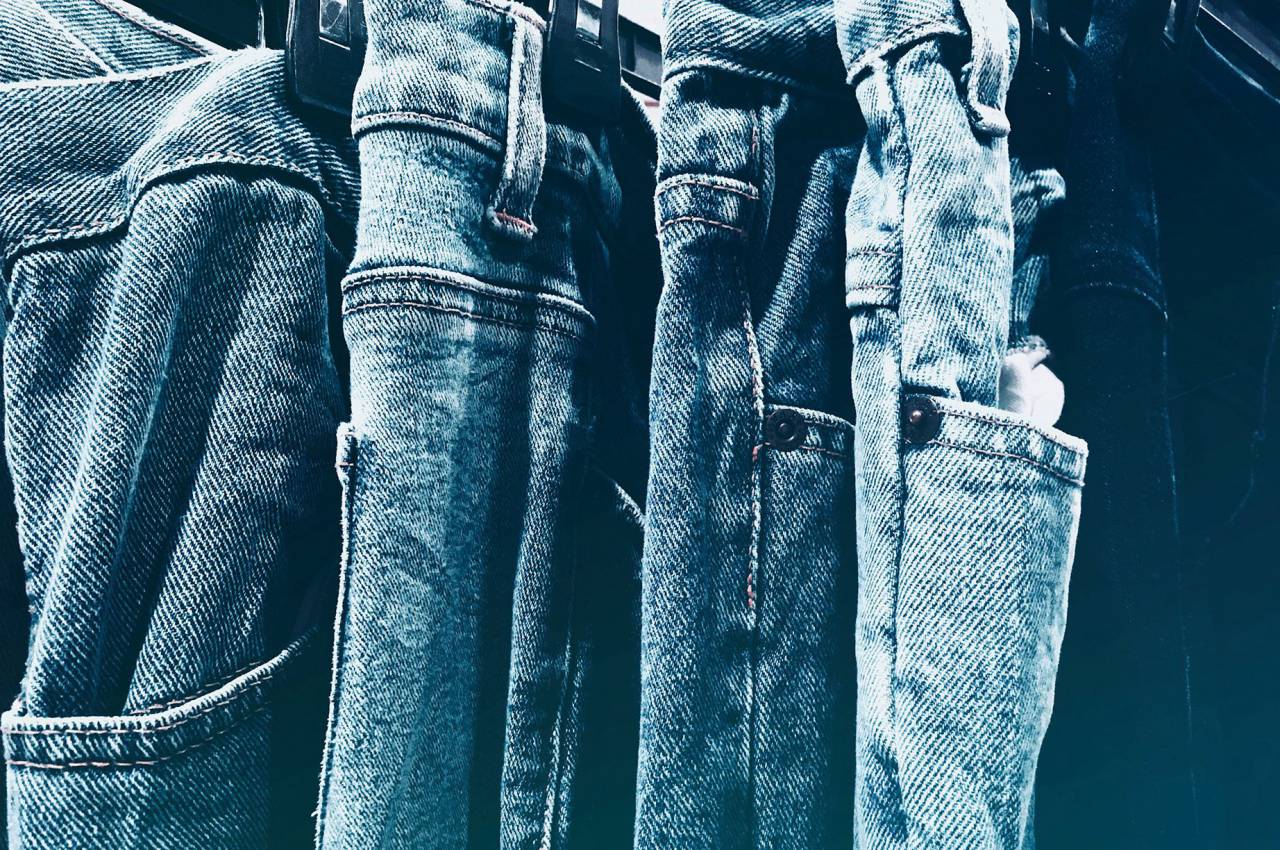 Azul, mezclilla, jeans, close-up, colgantes, pantalones, pantalones, vestir, hombre, mujer, moda,