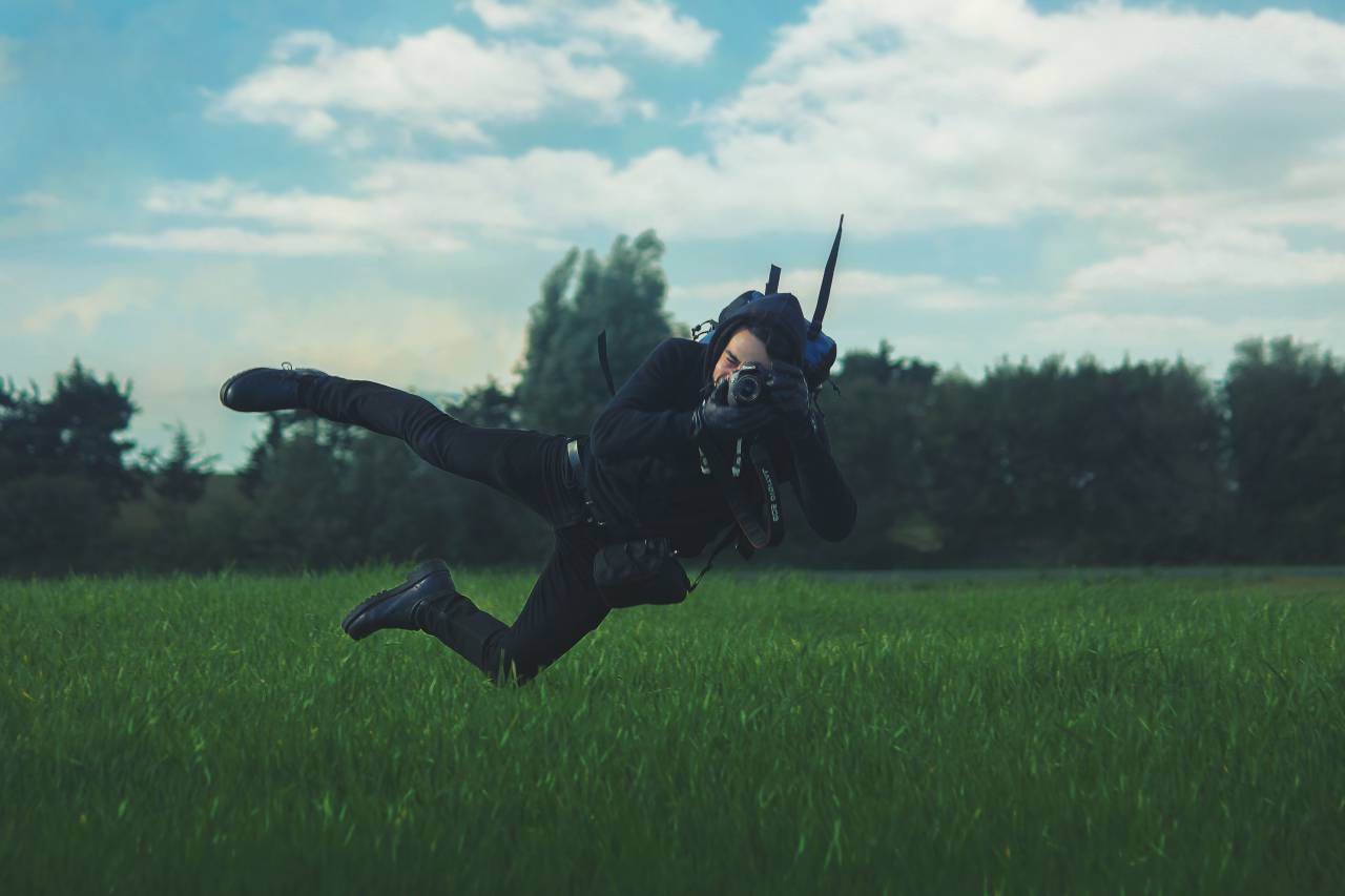 camera, canon, lens, photography, photo, photographer, people, hands, man, nature, landscape, trees, woods, forest, green, grass, clouds, sky, stunt
, 