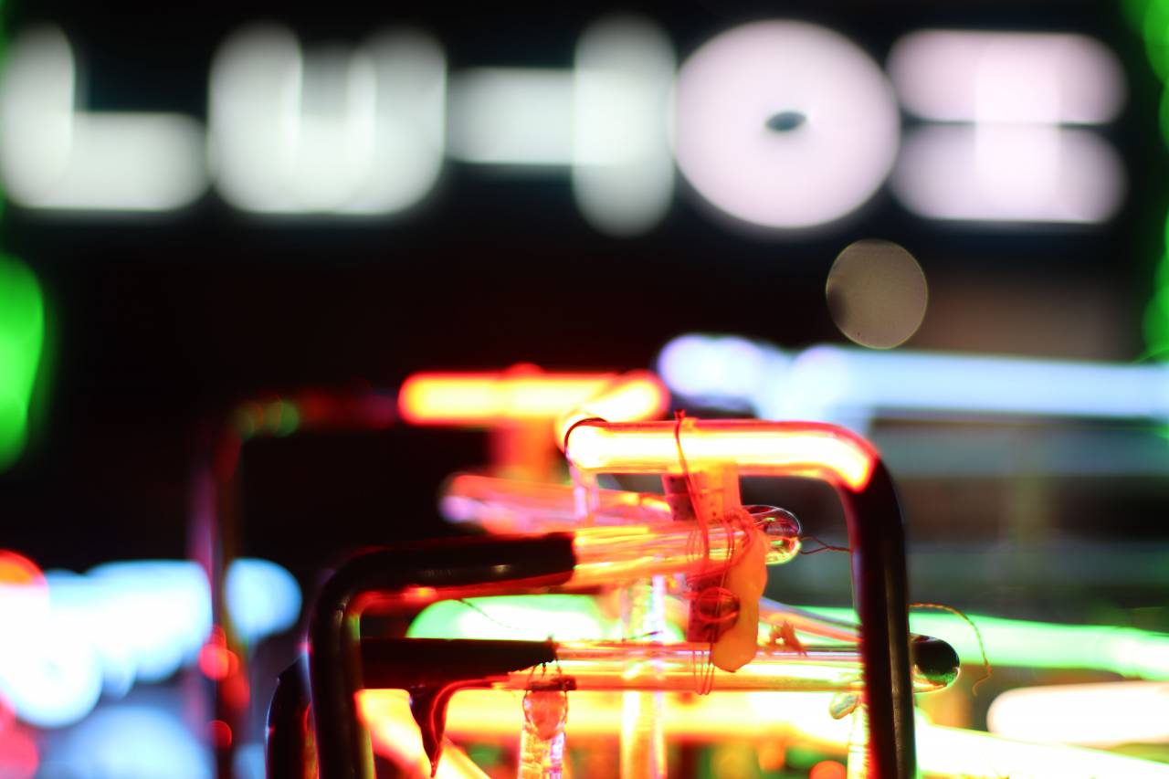 Luces de neón, cerrar, resplandor, noche, firmar, vintage, retro, abstracto, fondo, bokeh, eléctrico,