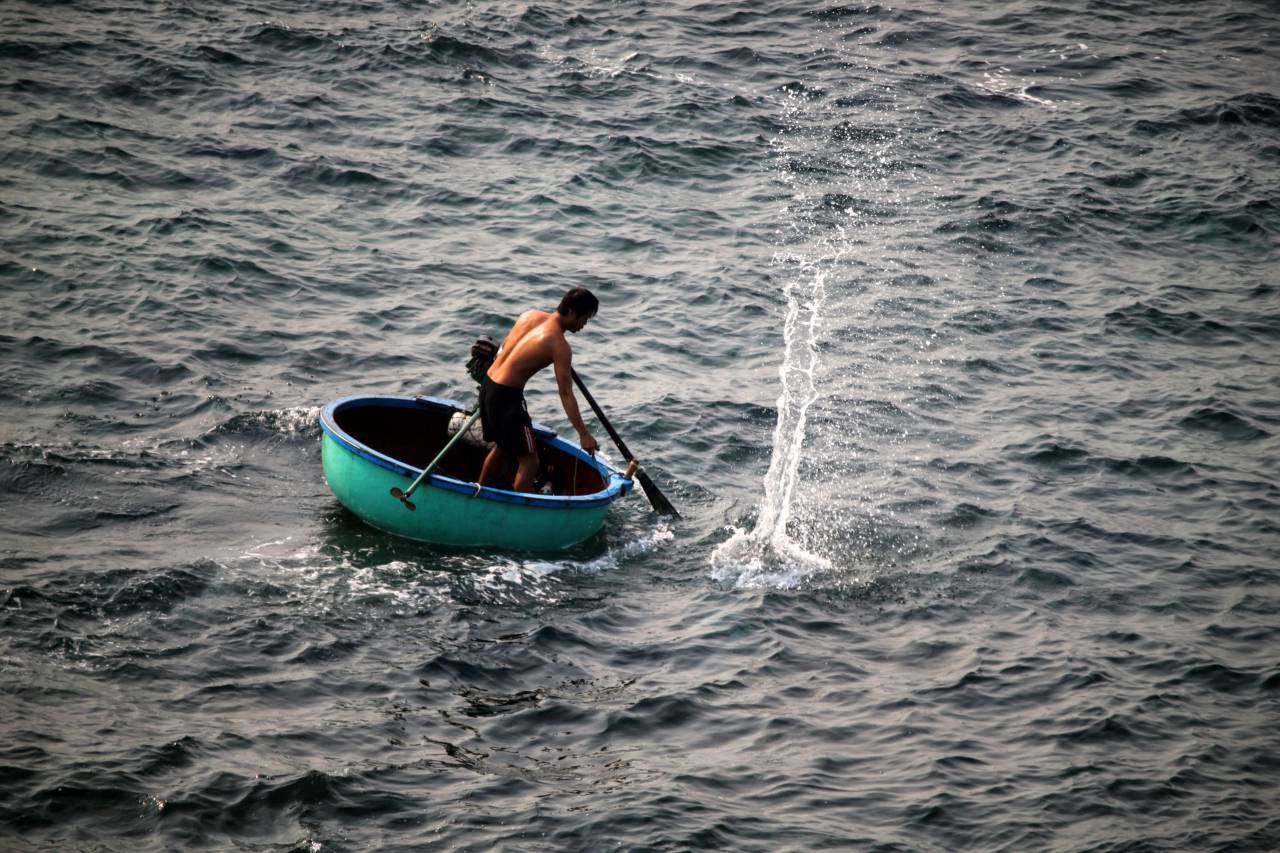 people, man, boat, sailing, paddle, fishing, sea, ocean, water, splash
, 