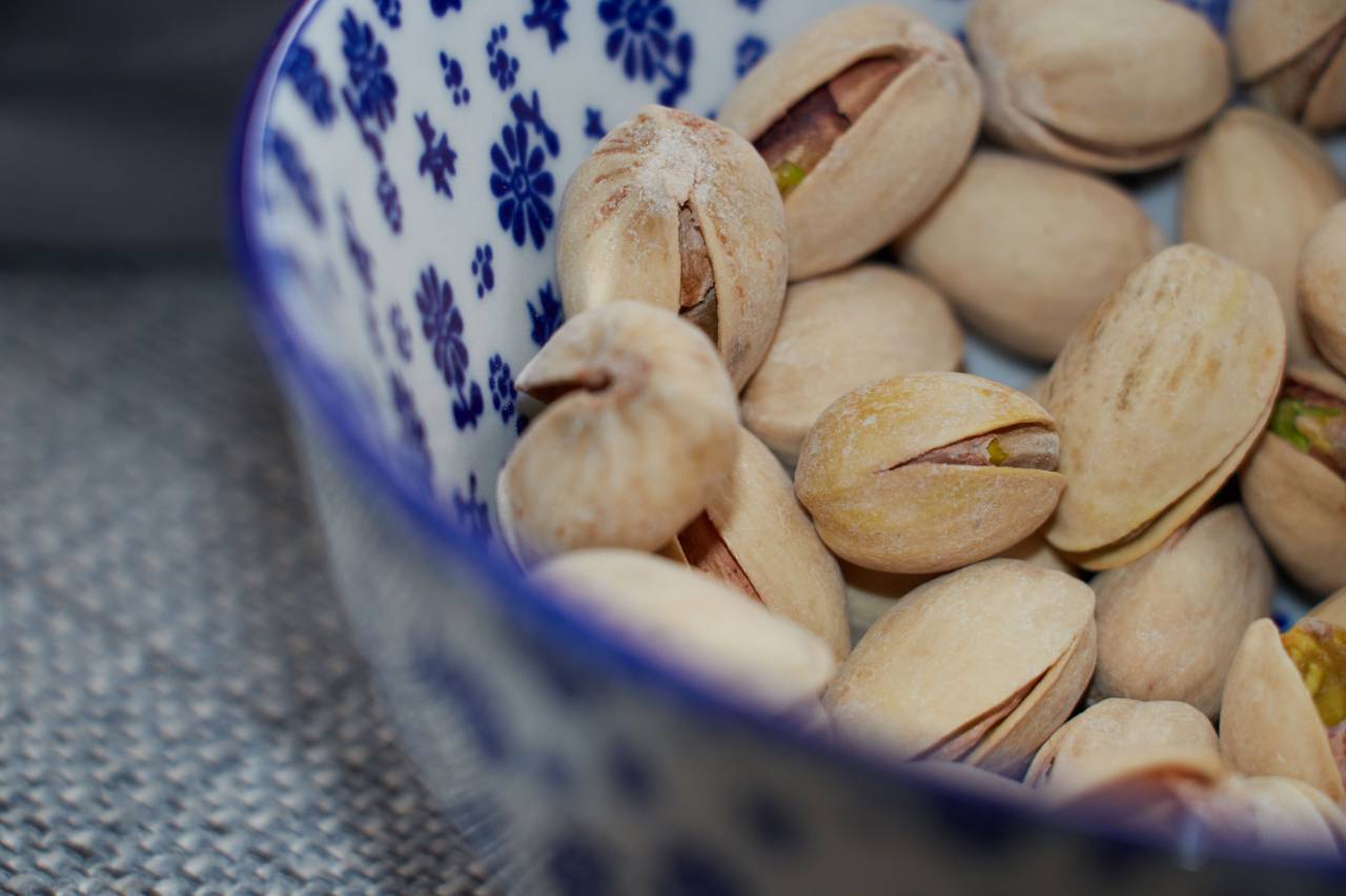 pistachios, bowl, nuts, roasted, snack, close up, detail, appetizer, eating, food, ingredient, seed, shell
, 