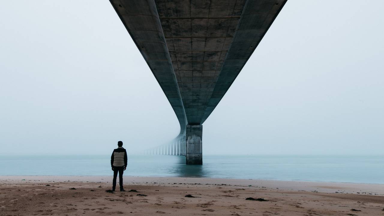 mar, oceano, azul, água, natureza, praia, horizonte, ponte, arquitetura, pessoas, homem, sozinho,