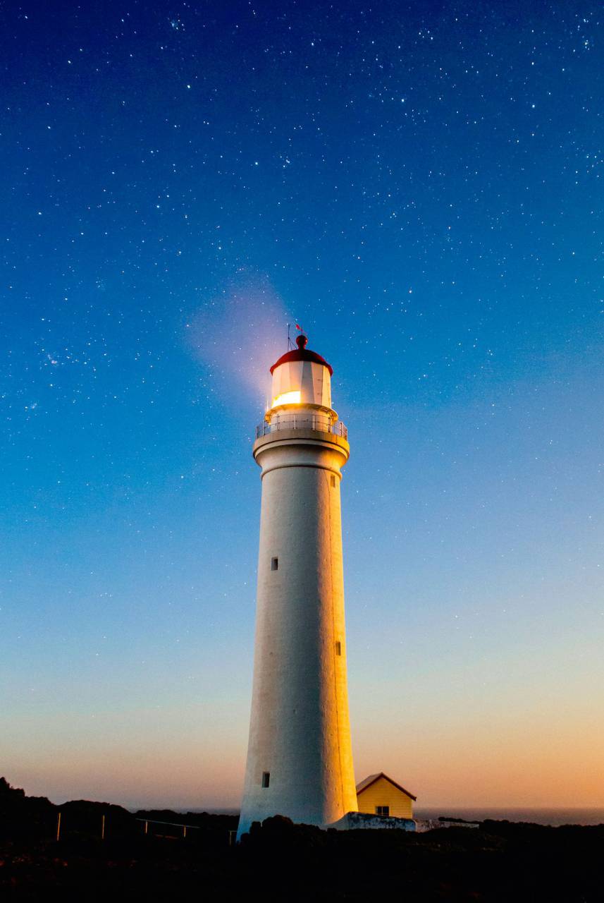 🥇 Image of structure lighthouse sky night stars lights - 【FREE PHOTO ...