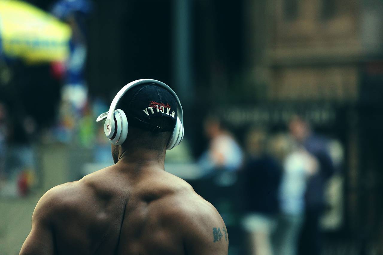 bodybuilder, muscles, fitness, weight lifting, training, exercise, man, guy, beats, headphones, city, people, lifestyle, health, athlete
, 
