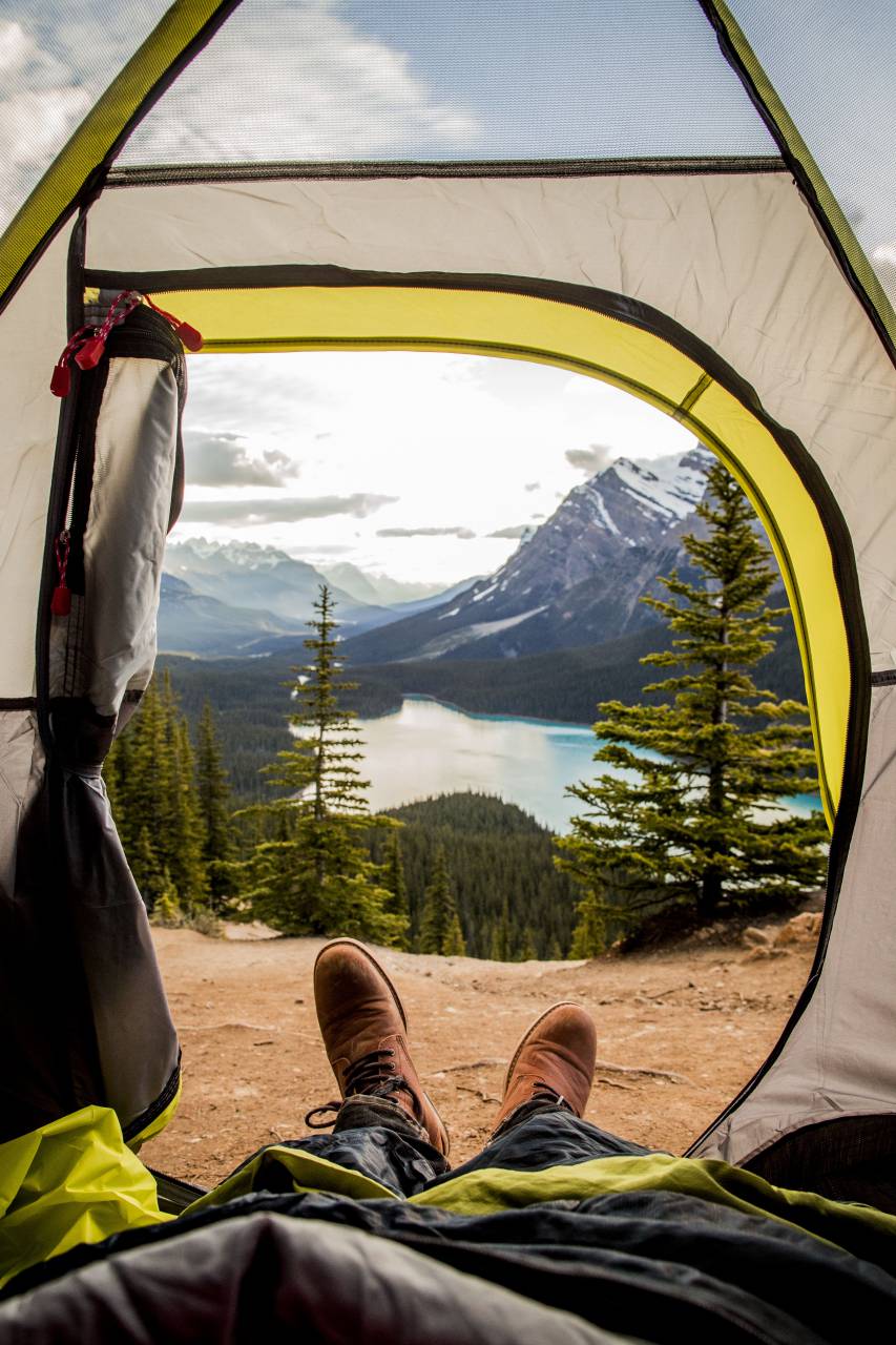 cámping, tienda, al aire libre, viajar, caminante, caminata, acampar, lago, naturaleza, paisaje, montaña, mujer, cielo, aventura, recreación, ocio, verano, retrato, escénico, ver, montañas, tierra, árboles, bosque, alberta, parque, nubes,