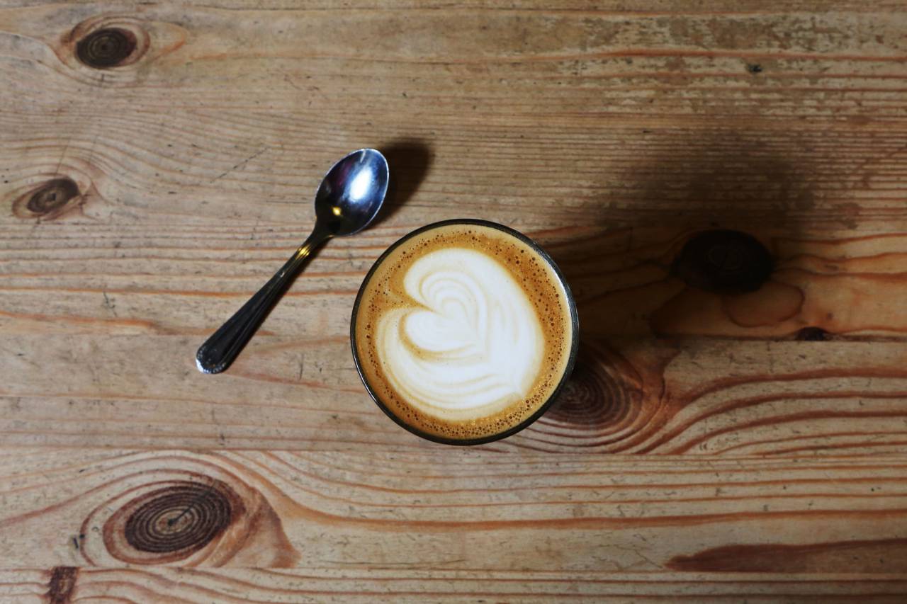 coffee, cafe, latte, cappuccino, heart, cream, foam, spoon, wood
, 