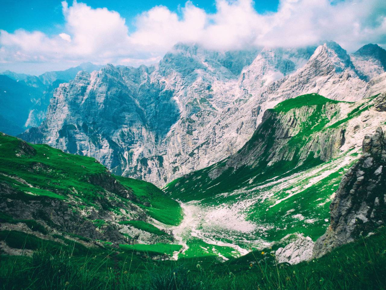 🥇 Imagen De Naturaleza Paisaje Montañas Cumbre Picos Rocas Hierba