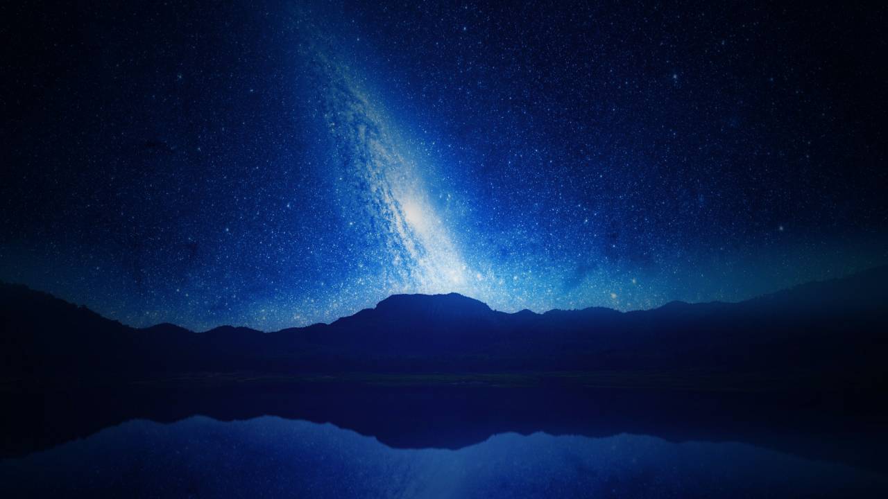 paisaje; vía miky, noche, vía láctea, galaxia, astronomía, estrella, espacio, azul, naturaleza, espacio, constelación, nebulosa, oscuro, campo de estrellas, ciencia, planeta, montaña, paisaje, rastro de estrellas, forma de estrella, al aire libre, luz de la luna ,agua,