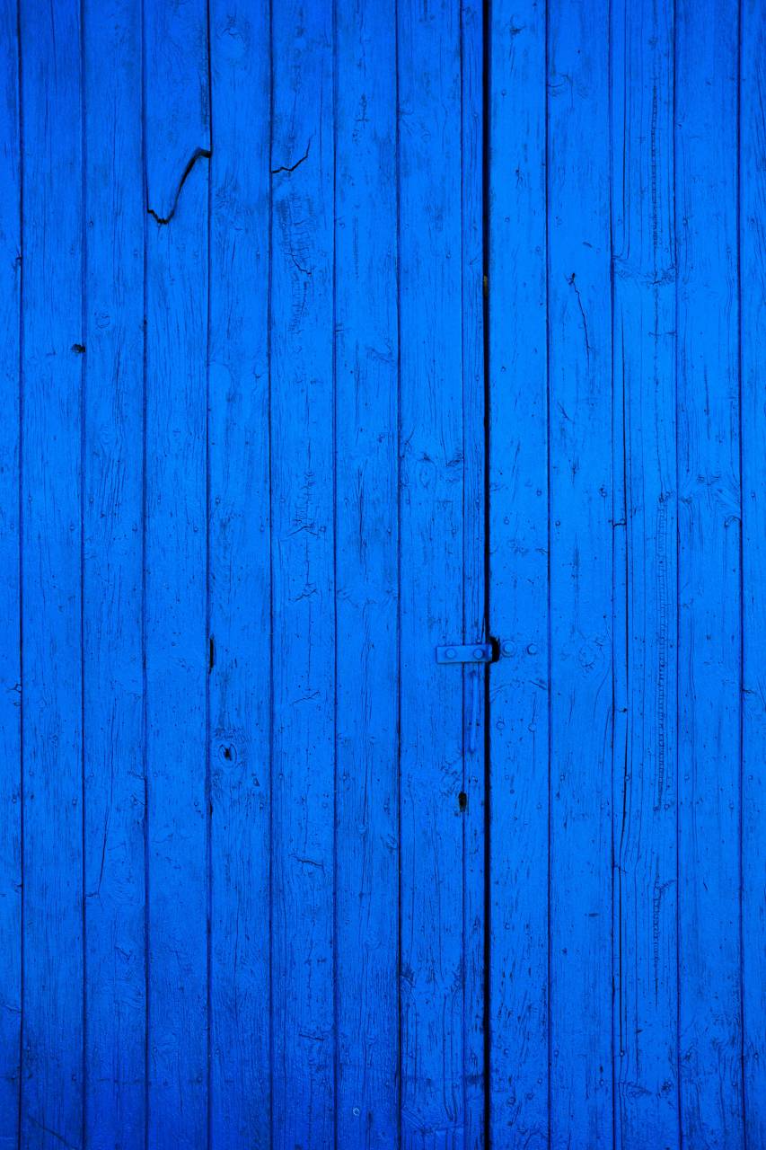 Antiguo, puerta, azul profundo, madera, desgastado, rústico, detalle arquitectónico, entrada, puerta, vintage, histórico, pintura descascarada, desgastado, textura, carácter, misterio, oculto, invitación, historia, olvidado, 