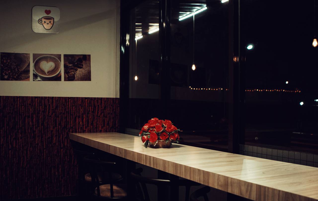 Rojo, flores, mesa, madera, apartamento, muebles, diseño de interiores, lámpara, solitario, amor, rosa,