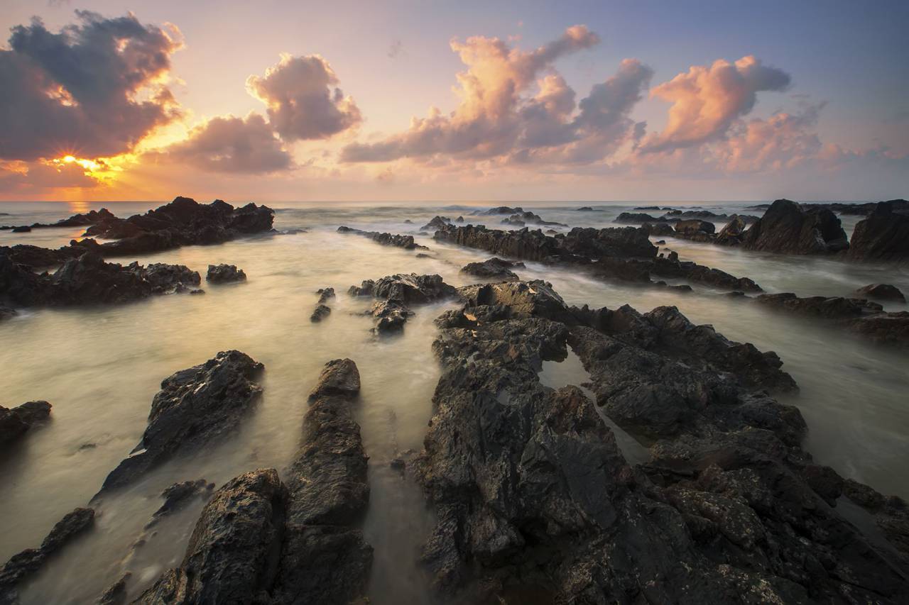 🥇 Image of sea ocean splash ripples rock formation landscape - 【FREE ...