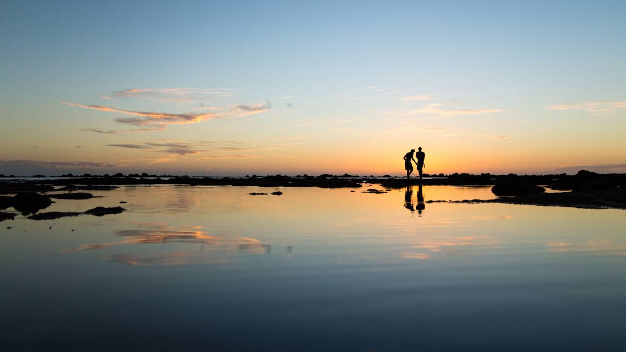 mar, océano, agua, naturaleza, gente, hombres, chicos, silueta, viajes, natación, reflexión, playa, nube, cielo, puesta de sol,