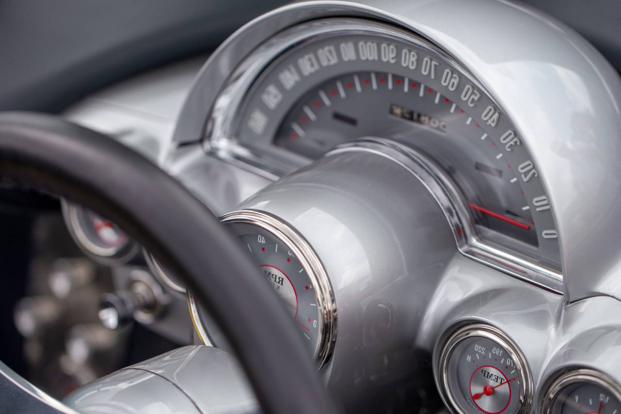 vendimia, coche, interior, tablero, medidores, clásico, antiguo, antiguo, automotriz, automóvil, retro, dirección, rueda, auto, camión, velocímetro, rpm, plata,