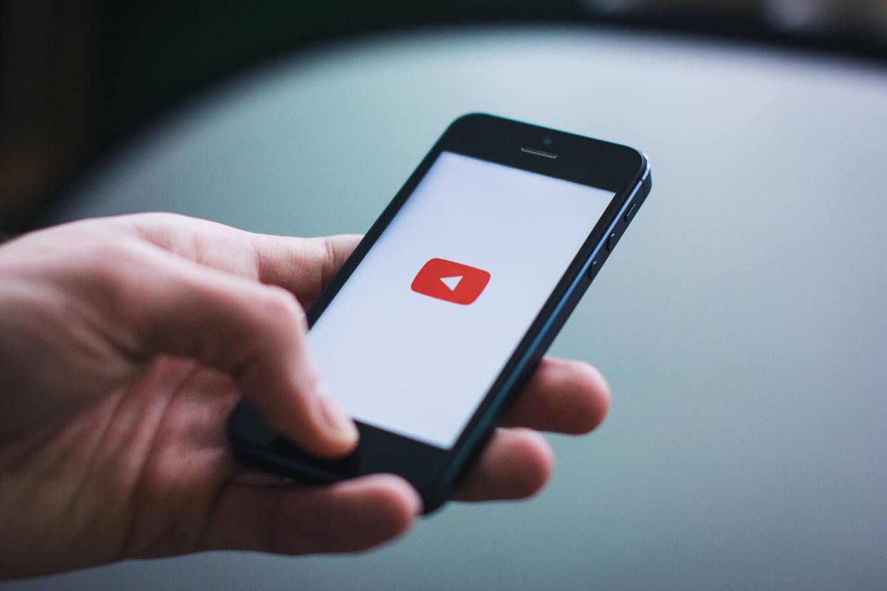 youtube, iphone, teléfono inteligente, móvil, teléfono celular, tecnología, negocios, redes sociales, video, internet,