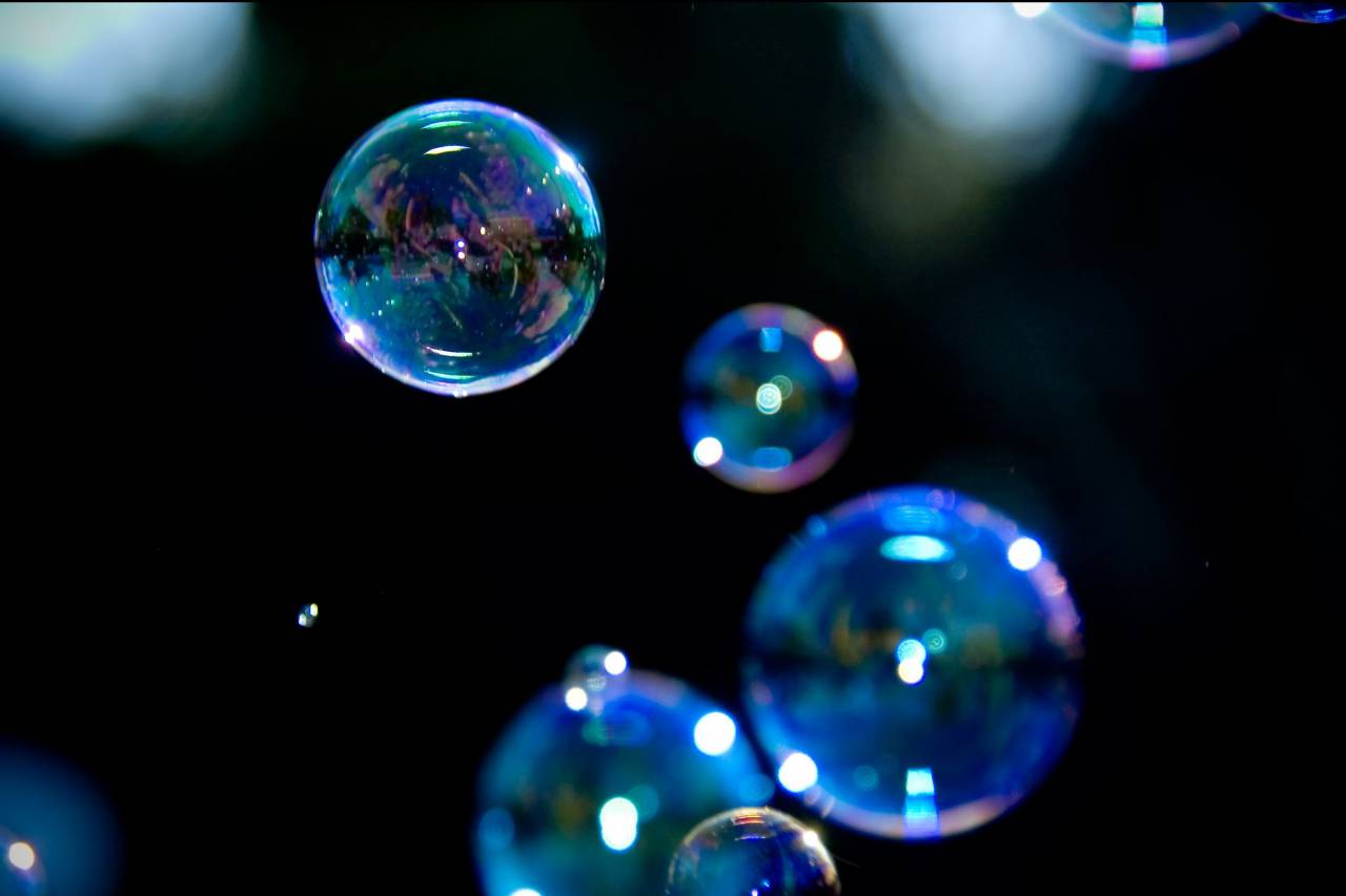 Burbujas, fondo negro, burbuja, agua, líquido, transparente, fondo, negro, limpio, mojado, reflexión, resumen, frescura, textura, jabón, primer plano, realista,