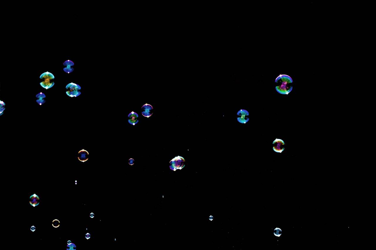 Burbujas, fondo negro, burbuja, agua, líquido, transparente, fondo, negro, limpio, mojado, reflexión, resumen, frescura, textura, jabón, primer plano, realista,