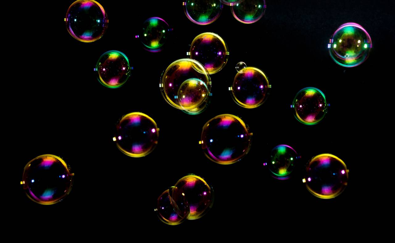 🥇 Image of Bubbles on black Background - 【FREE PHOTO】 100035952