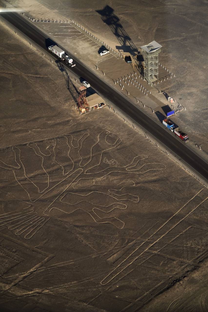 viajar, perú, turismo, nazca, antiguo, vuelo, aéreo, punto de referencia, paisaje, ver, misterio, desierto, naturaleza, nasca, destino, cultura, líneas, america, inca, diseño, geoglifos, artístico, sur, al aire libre, árido, patrimonio, arena, paisaje, misterioso, gira, famoso, avión, escénico, línea, animal, pájaro, avión, peruano, histórico, monumento, figuras, antiguo, abstracto, natural, majestuoso, colibrí, pampas, geoglifo, arte, meseta,
