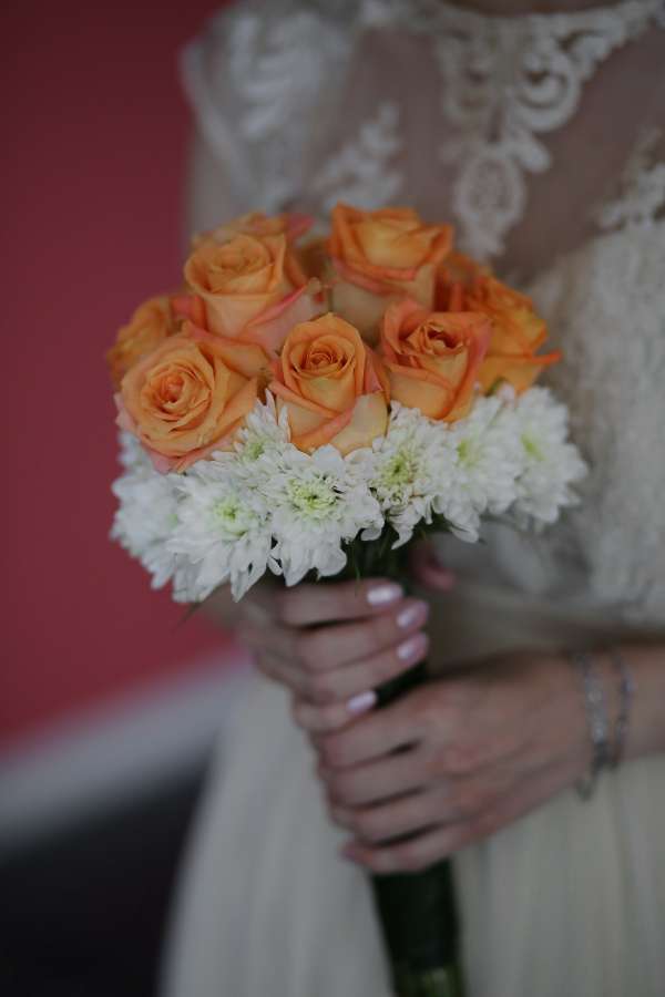wedding dress, wedding bouquet, roses 