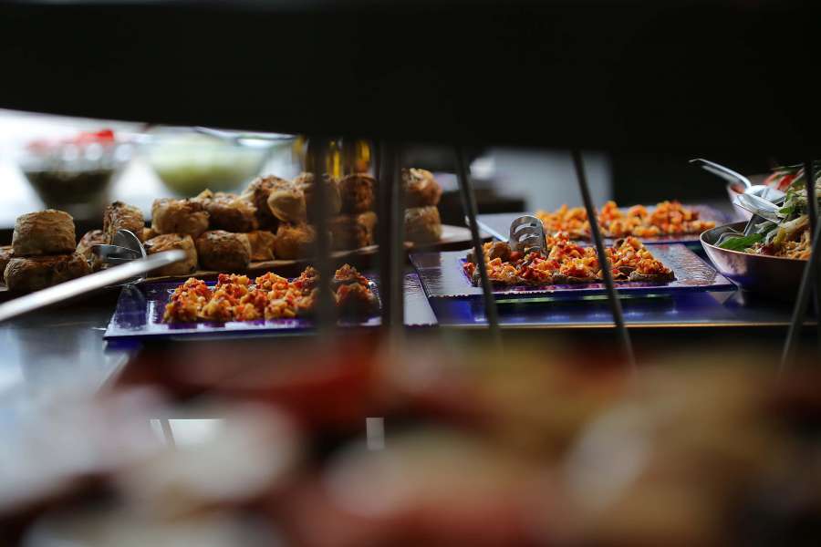 mesa de cocina, menaje de cocina, cocina