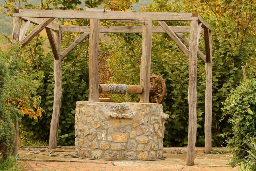 hecho a mano, rural, pueblo, pozo, rueda, madera