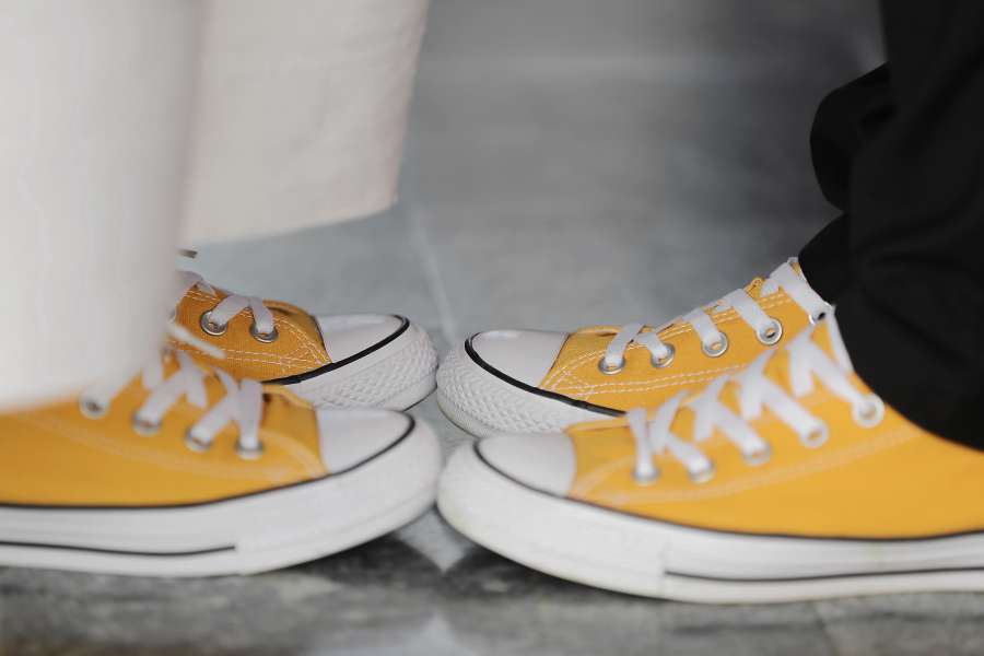 pareja, hombre, zapatillas de deporte, mujer, estilo antiguo, antiguo