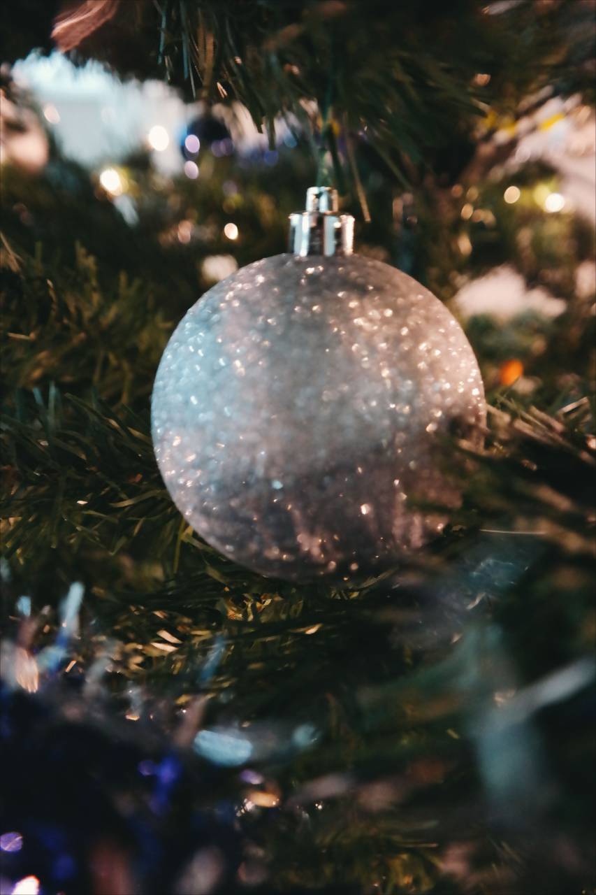 christmas, tree, silver, glitter, ball, ornament, lights, display, design, blur
, 