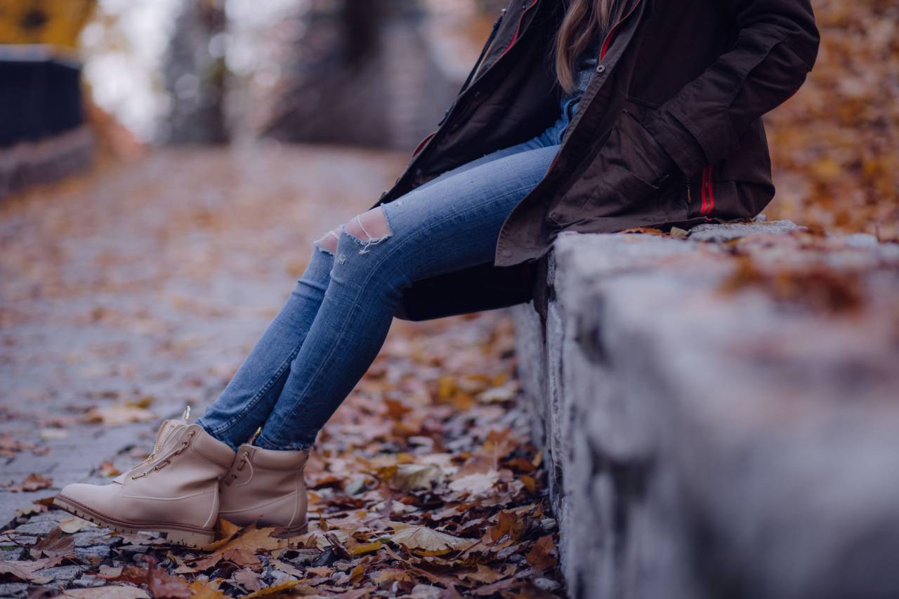 jeans, denim, jacket, clothing, fashion, footwear, shoe, model, people, girl, leaf, fall, autumn
, 
