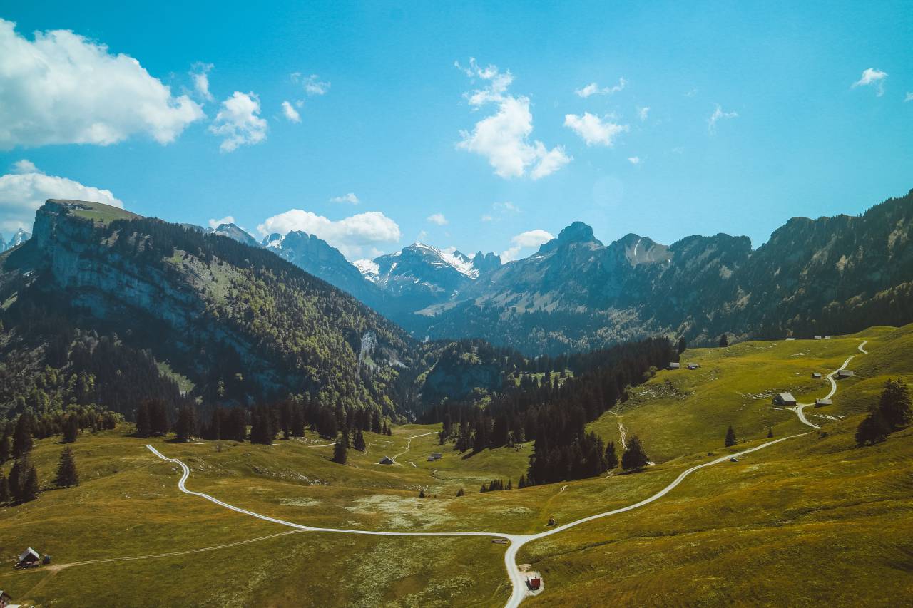 Montaña, tierras altas, nube, azul, cielo, cumbre, cresta, paisaje, naturaleza, valle, colina, ver, viajes, verde, césped, árboles, plantas,
