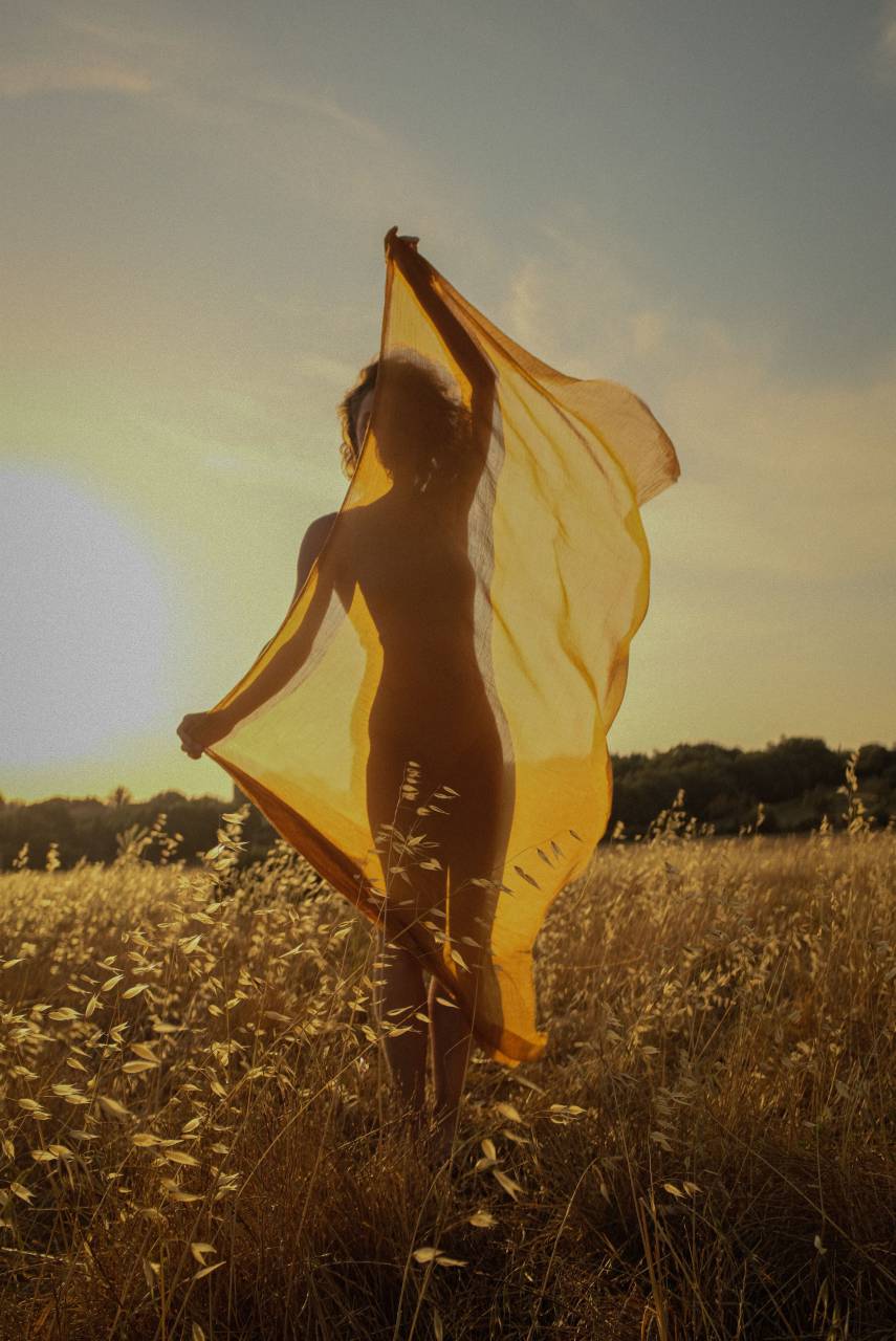 woman;handkerchief;sunset;outdoors,outdoors,women,nature,summer,sunset,lifestyles,one person,sunlight,sun,caucasian ethnicity,adult,yellow,rural scene,men,freedom,meadow,young adult, 