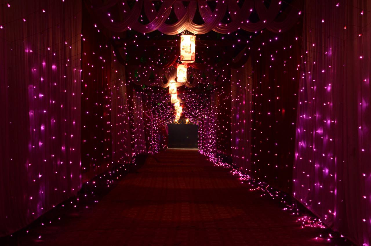 púrpura;corredor;japón,escenario,espacio de espectáculo,fondos,iluminado,interiores,noche,abstracto,oscuro,telón de fondo,celebración,decoración,equipo de iluminación,brillante,rendimiento,sala doméstica,vida nocturna, 