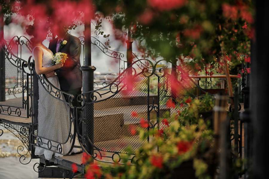 balcón, jardín de flores, valla, ?boda?