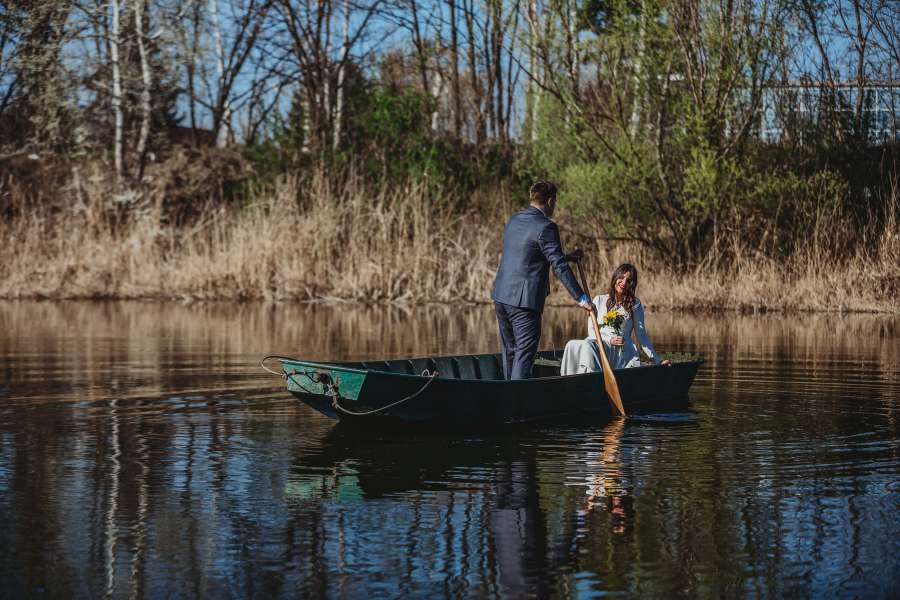 groom, bride, gondola, river boat, boat 