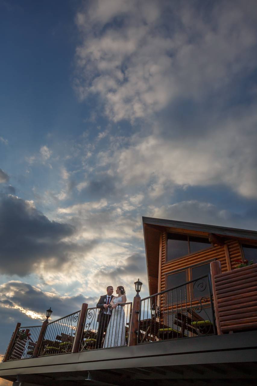 puesta de sol, cabaña, balcón, novio, novia