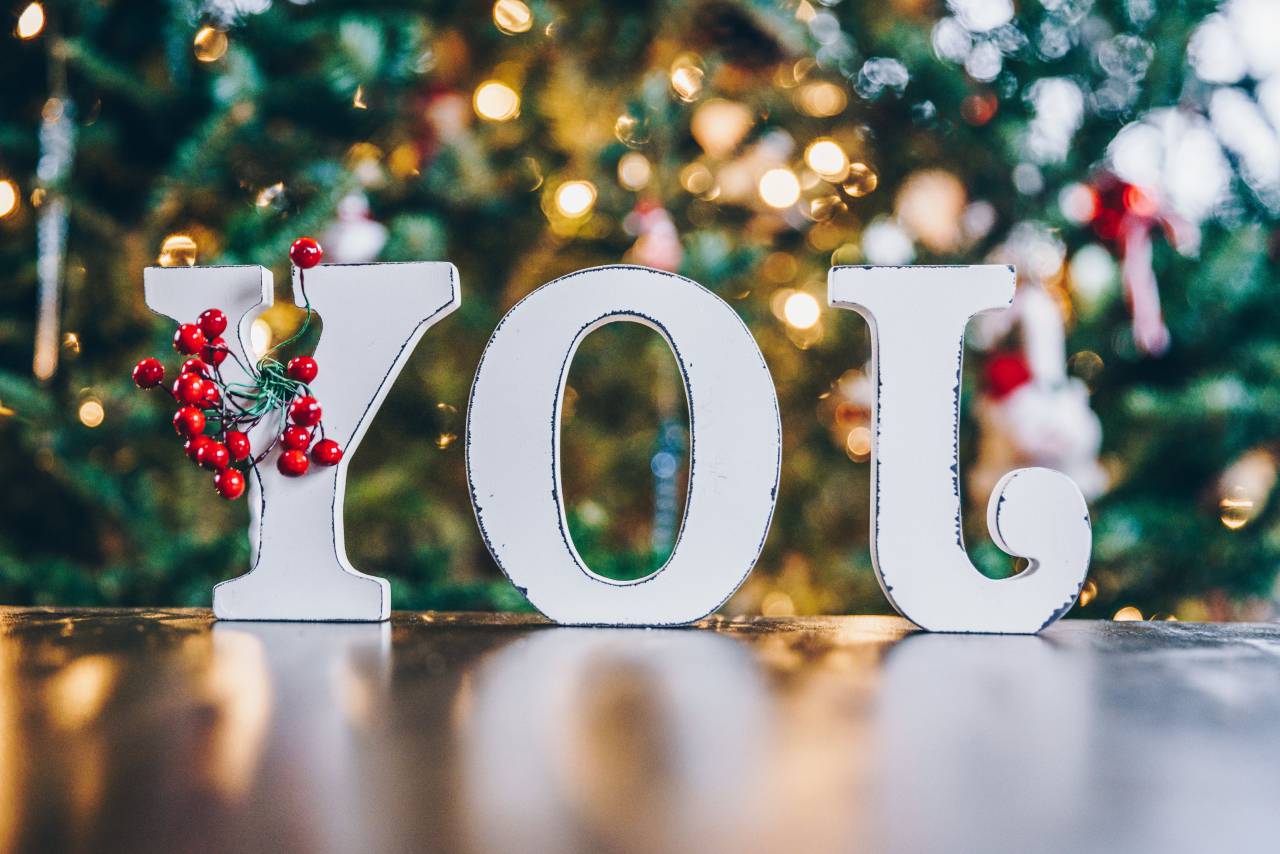 alegría, firmar, navidad, invierno, tarjeta, ilustración, vacaciones, vector, fondo, retro, vintage, cartel, diseño, alegre, navidad, bandera, saludo, decoración, celebración, tipografía, feliz, santa, temporada, nieve, ornamento, regalo, Claus, año, diciembre, invitación, Feliz Navidad, símbolo, Papá Noel, venta, gráfico, rojo, logo, negocio, etiqueta, fuente, año nuevo, alegre, titular, divertido, blanco, tipo, fiesta, aislado, concepto , hipster,