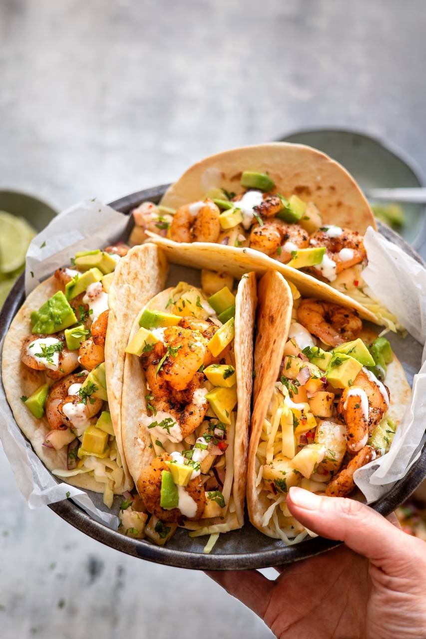 mexicano, pollo, carne, comida, maíz, taco, tortilla, picante, comida, tacos, lima, cocina, almuerzo, salsa, mesa, pimienta, vegetal, bocadillo, chile, tradicional, delicioso, latín, tomate, frijoles, envolver, cilantro, cocinado, calle, caliente, rápido, rústico, aguacate, salsa, saludable, negro, hecho en casa, desmenuzado, pimentón, plato, plato, madera, a la parrilla, cena, de madera, méxico, ensalada, hecho a mano, fresco, cebolla, auténtico,