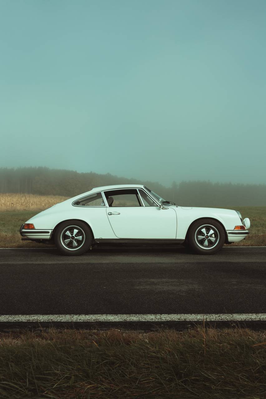 vintage, white, transport, old, vehicle, transportation, motor, porsche, auto, design, retro, car, automobile, drive, classic, automotive, style, porsche 911, machine, model, luxury, technology, fast, lifestyle, exhibition, front, wheel, show, detail, industry, modern, american, antique, 911, water, oldie, window, shiny, sedan, collector, motorshow, steering wheel, 