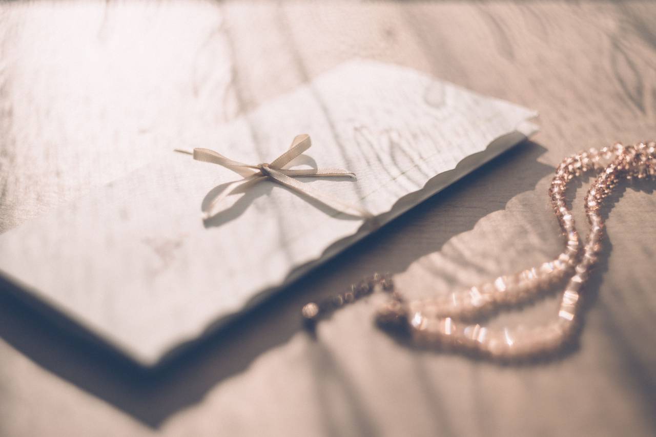 invitación, sobre, cinta, carta, formal, collar, mañana, ligero, mesa,