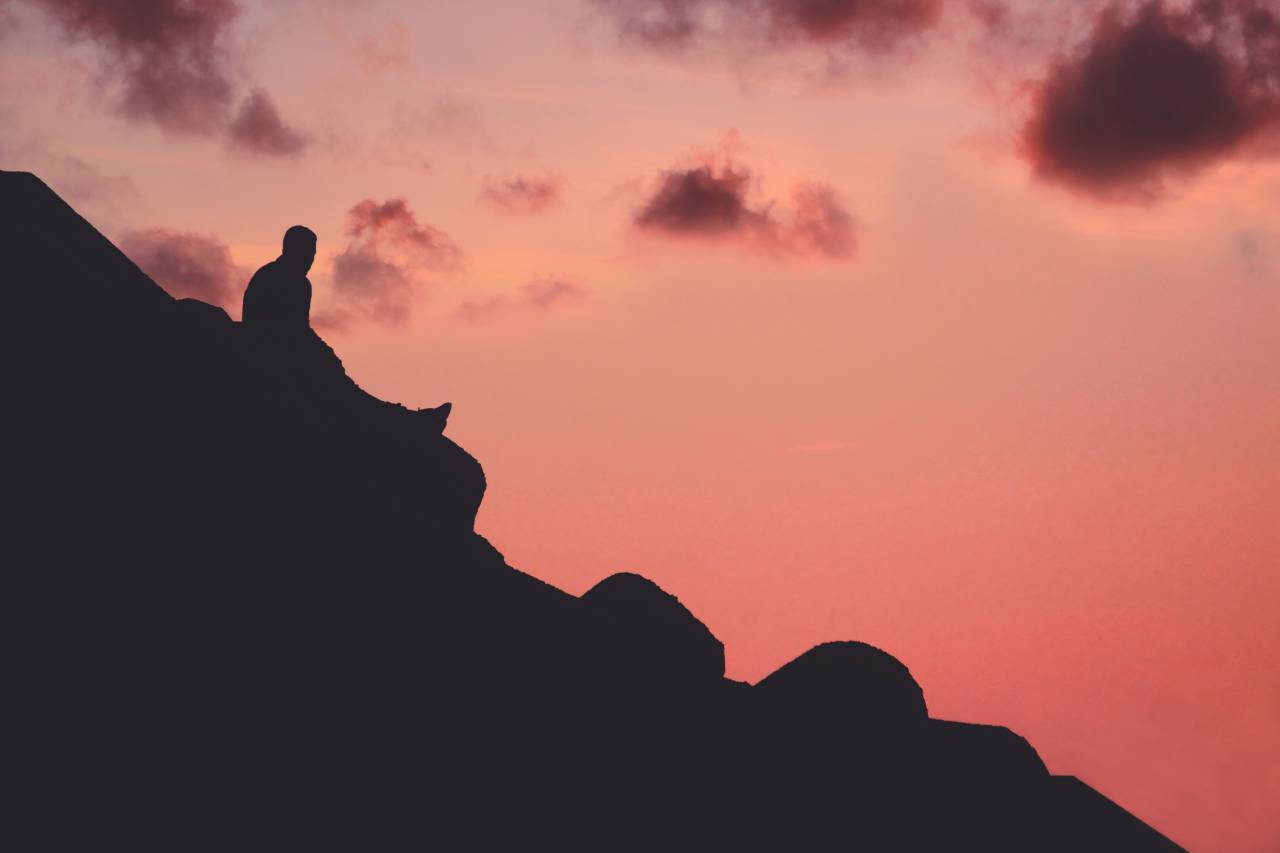 montaña, oscuro, cielo, nubes, puesta de sol, gente, sentado, solo, hombre, silueta,