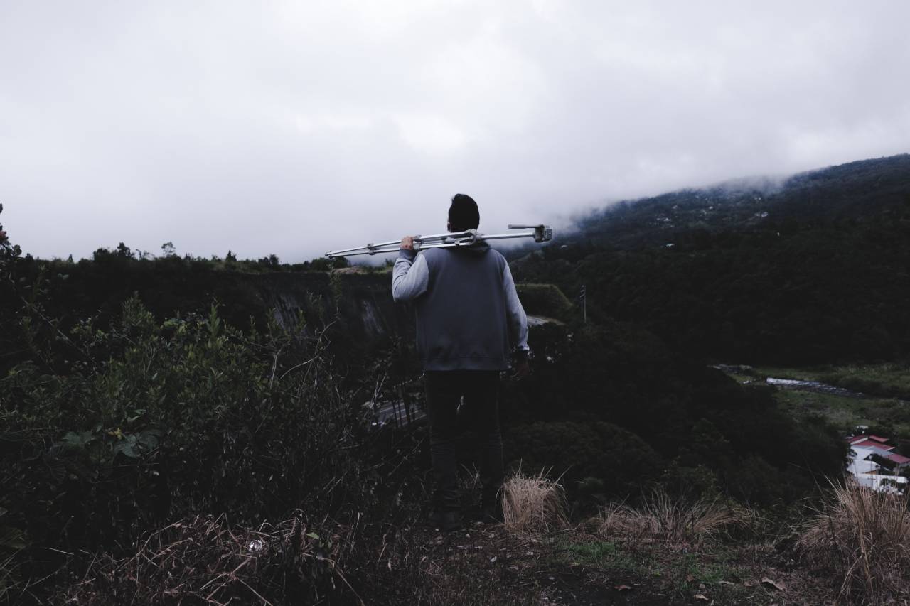 Montaña, verde, planta, árboles, cielo, gente, hombre, solo, tripad, hierba, oscuridad, niebla,