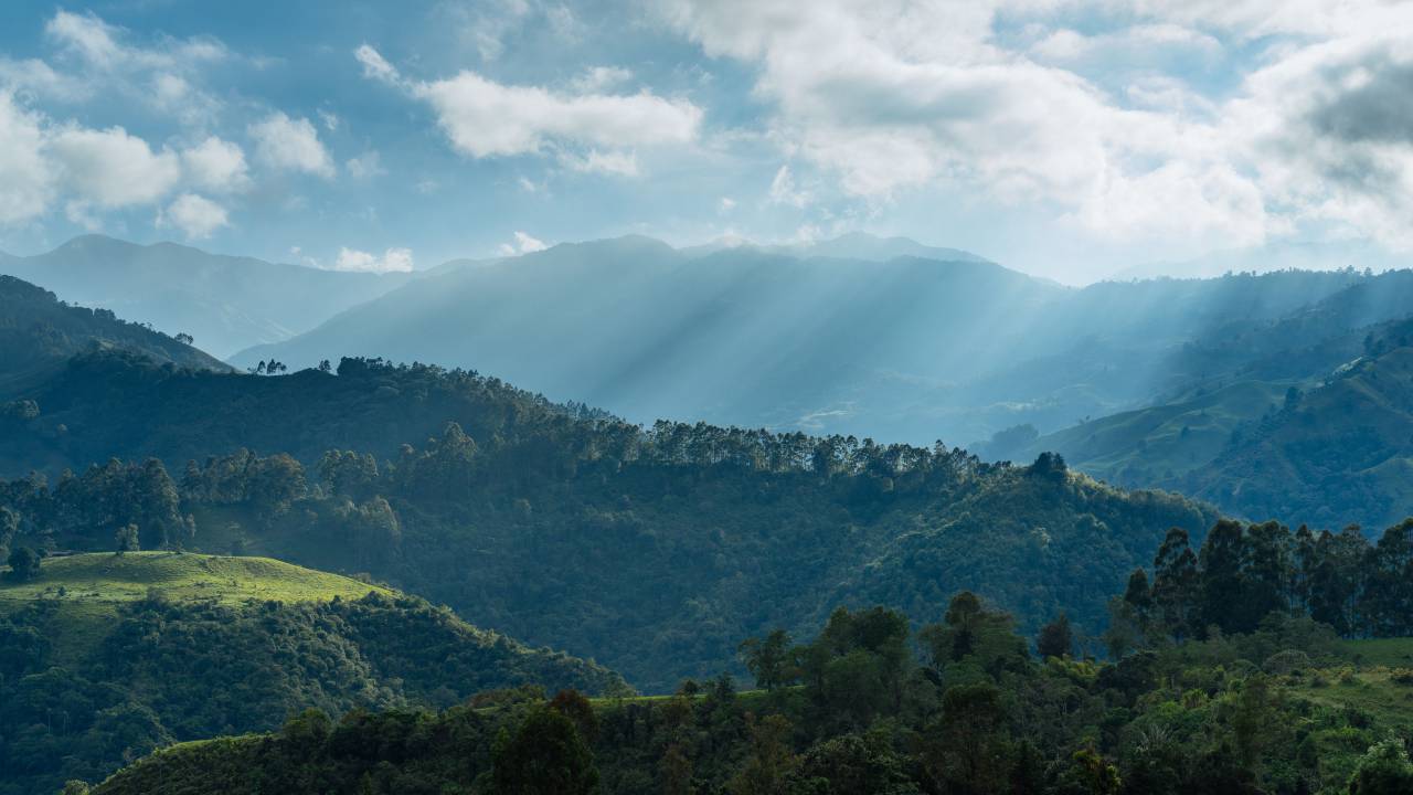 nature, landscape, mountain, clouds, sky, grass, field, travel, adventure, trek, hike, climb, green, trees, leaves
, 