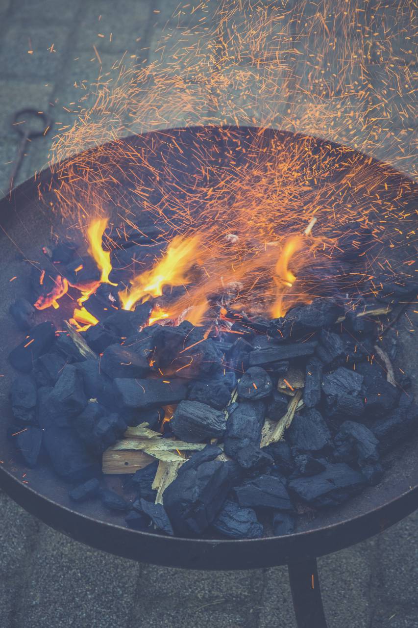 Todavía, elementos, cosas, parrilla, carbón, quema, llamas, fuego, carbonizado, chispas, luz, bokeh,